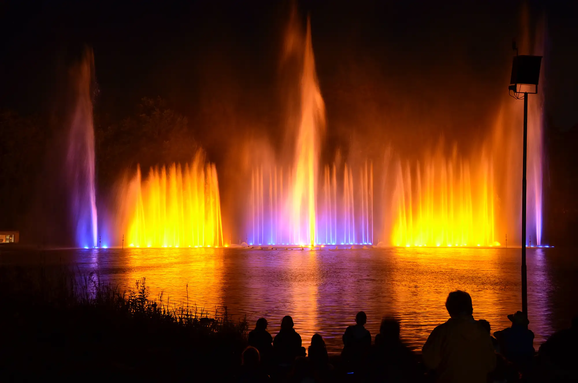 Hamburg Planten un Blomen Wasserspiele und farbig illuminierte Fontänen