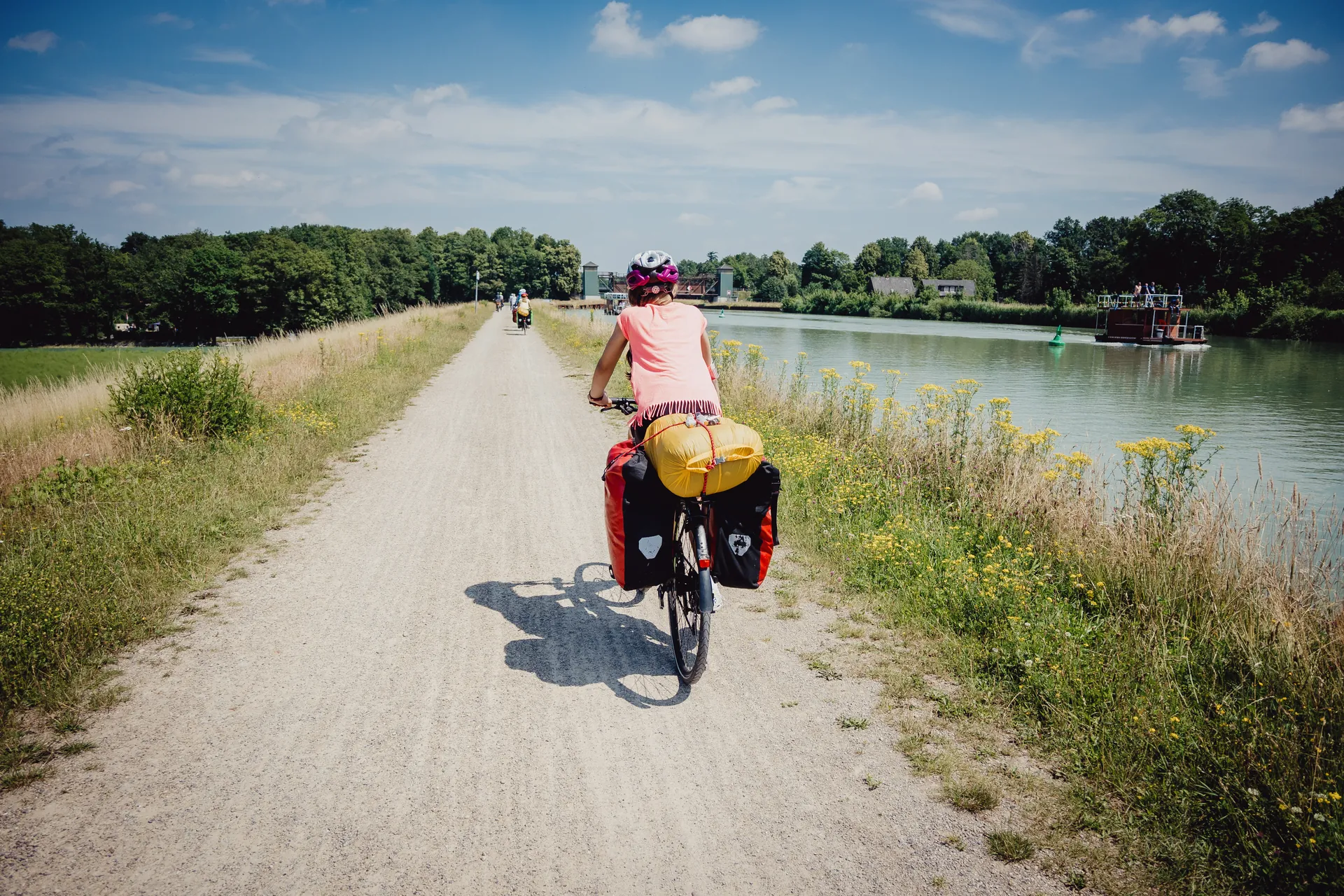 Familie auf Fahrradtour am Dortmund-Ems-Kanal bei Münster