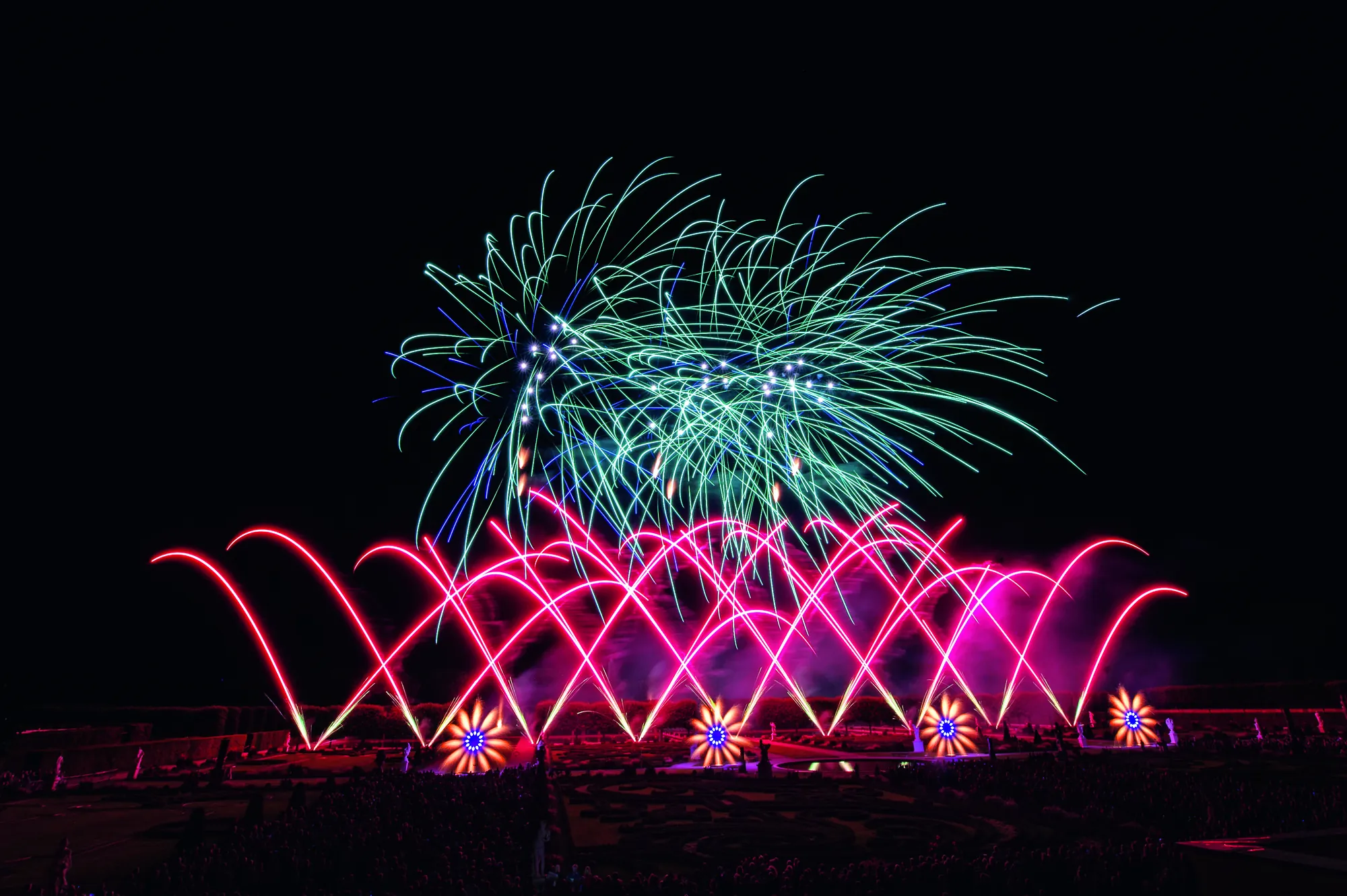 Feuerwerkswettbewerb Hannover - Feuerwerk in pink und blaugrün von Team Amerika aus dem Jahr 2022