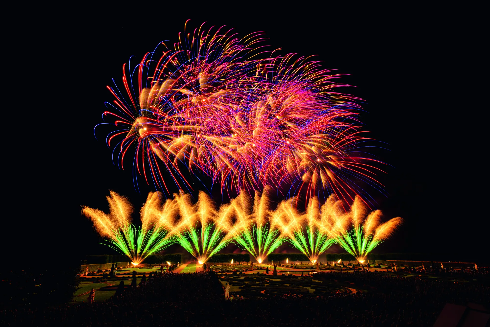 Feuerwerkswettbewerb Hannover - Feuerwerk in grün, gelb und rot-orange von Team Australien aus dem Jahr 2022