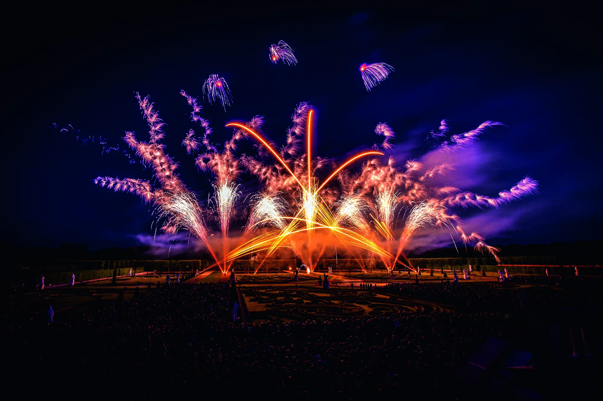 Feuerwerkswettbewerb Hannover - Feuerwerk in orange und lila von Team Europa aus dem Jahr 2022