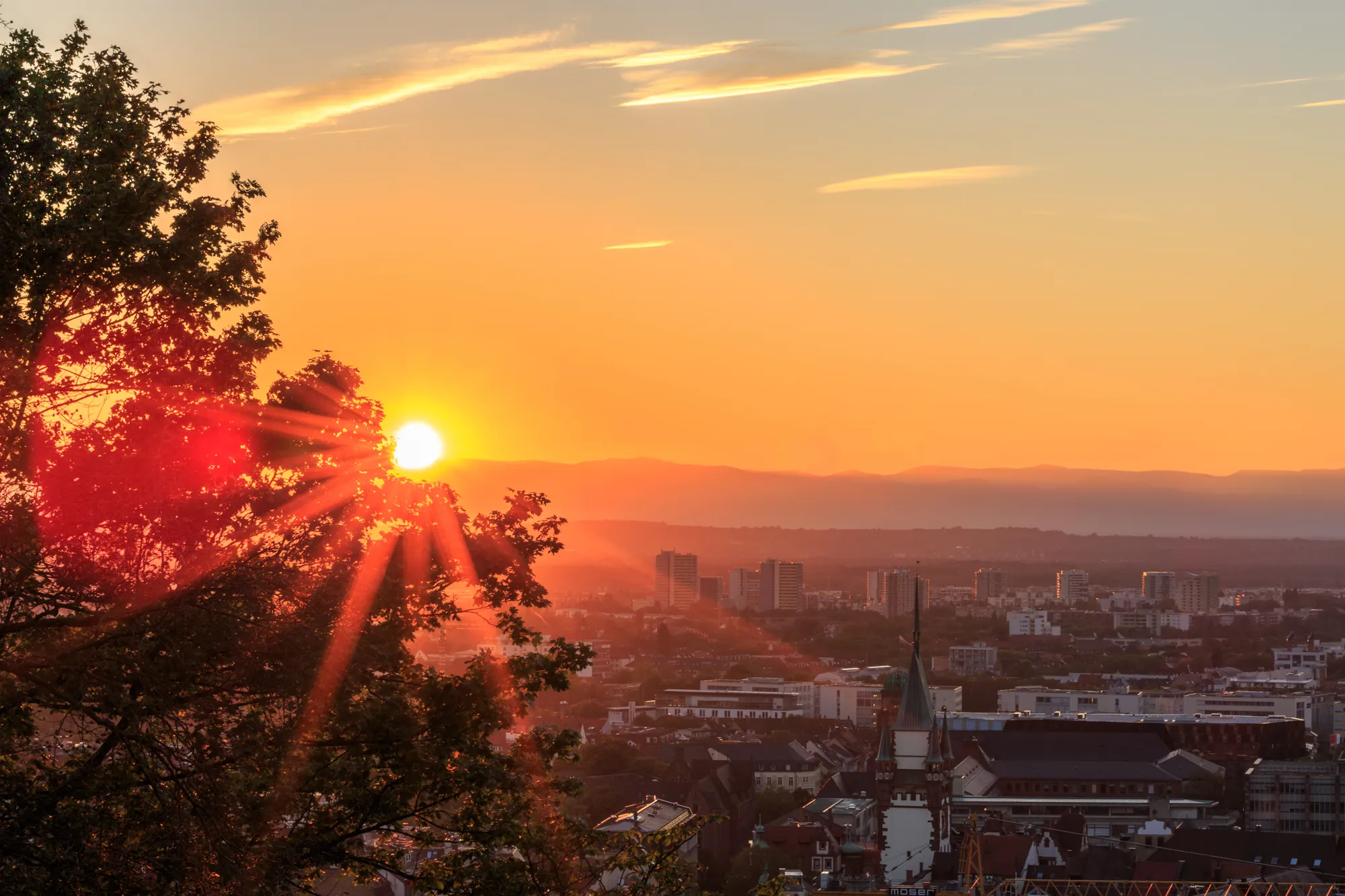 Freiburg Sehenswürdigkeiten: Blick vom Schlossberg bei Sonnenuntergang