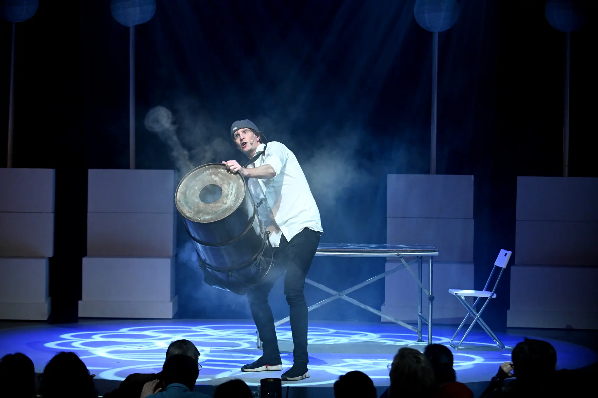 GOP Bonn Hot Spot, Künstler mit Tonne