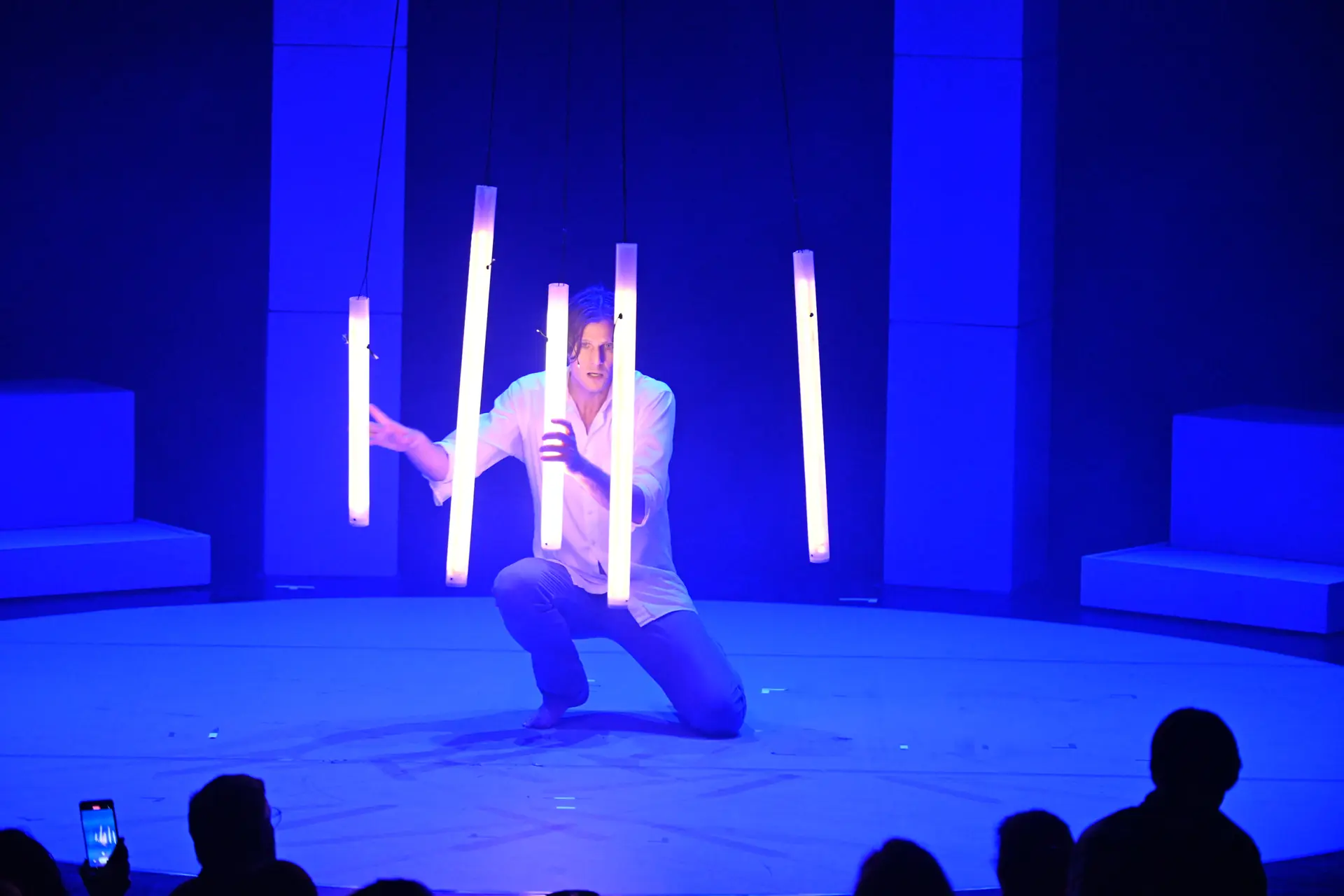 GOP Bonn Hot Spot, Leuchtstäbe