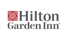 Logo von Hilton Garden Inn mit stilisierter Blüte in Quadrat neben dem Schriftzug