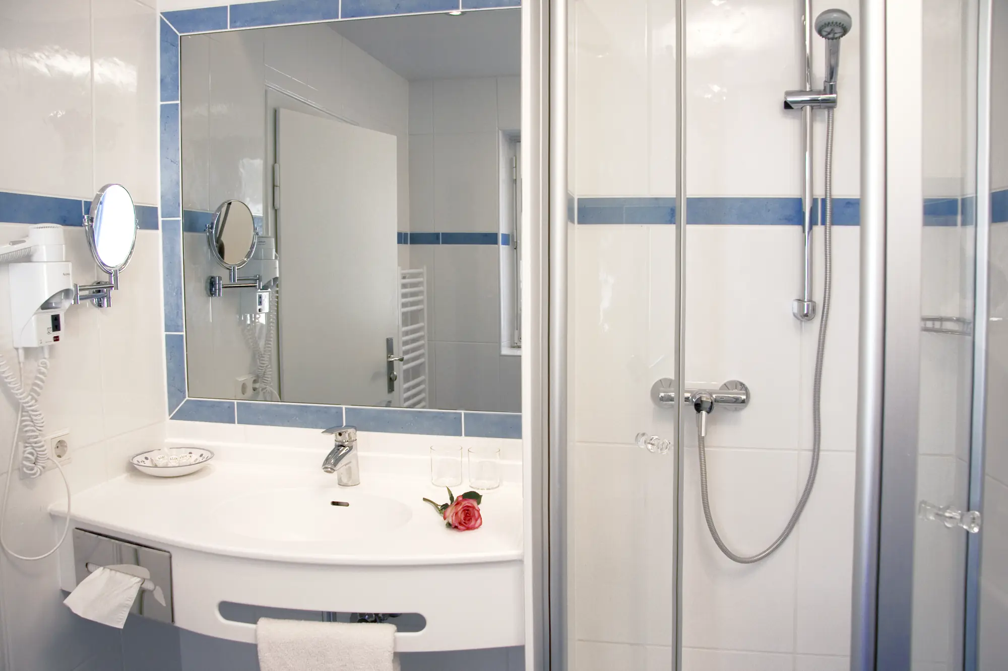 Hotel Bavaria Doppelzimmer Budget Dusche