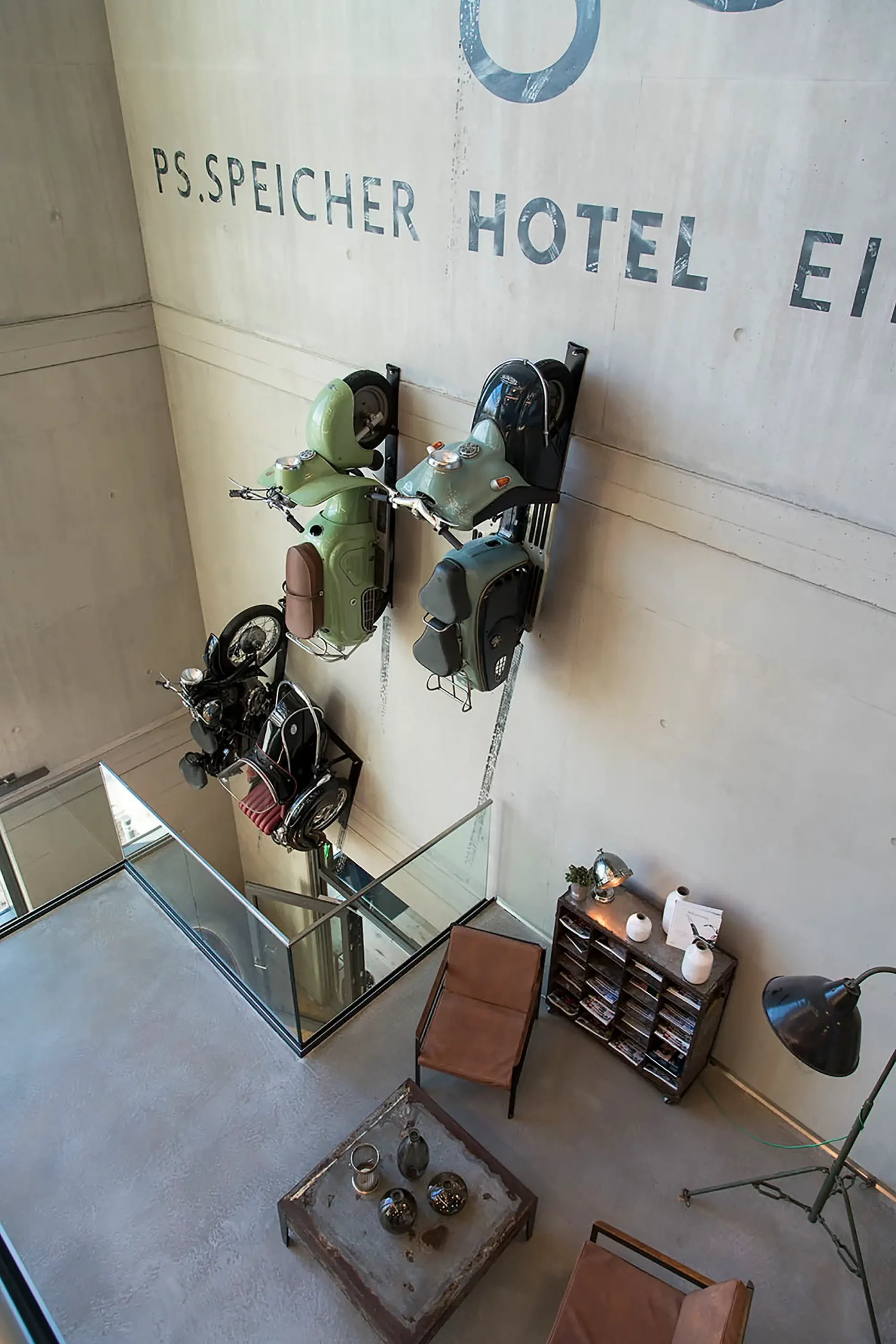 Lobby mit Elementen vom PS Speicher im Freigeist Hotel Einbeck