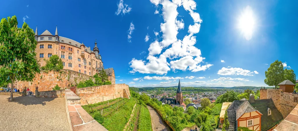 Schloss Marburg mit Panoramablick für Reise mit Hotels Marburg