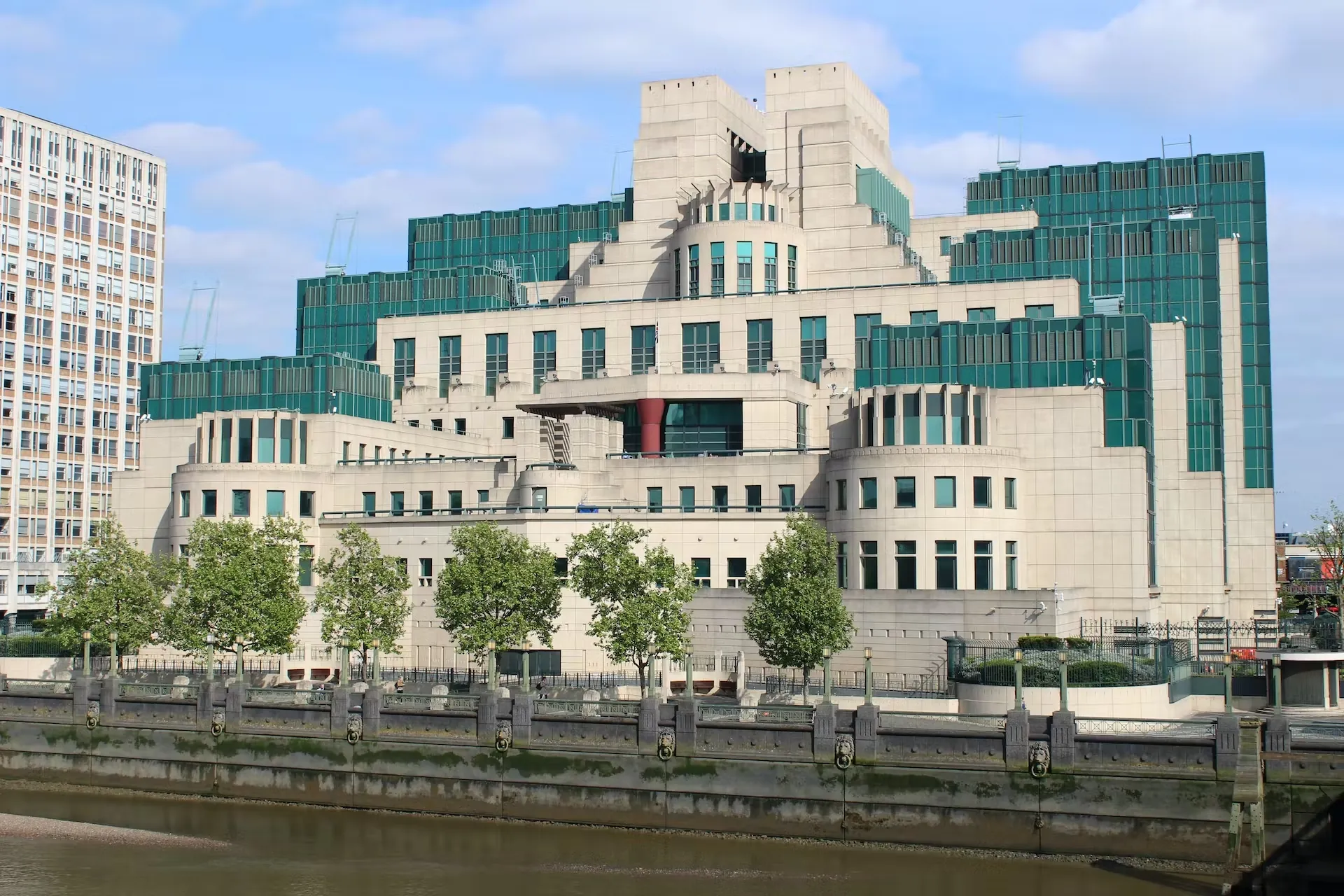 James Bond Führung London, Gebäude