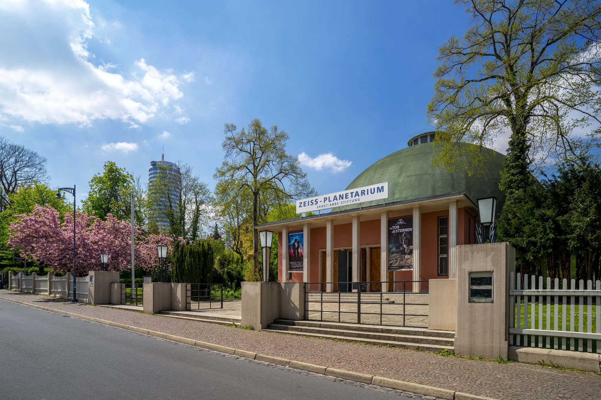 Vorderansicht des Planetarium Jena