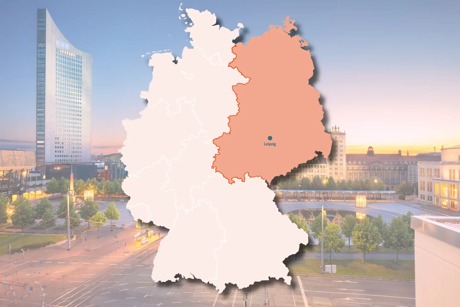 Deutsche Städte im Osten Karte: Deutschlandkarte, in der der Osten markiert ist mit Stadtbild von Leipzig im Hintergrund.