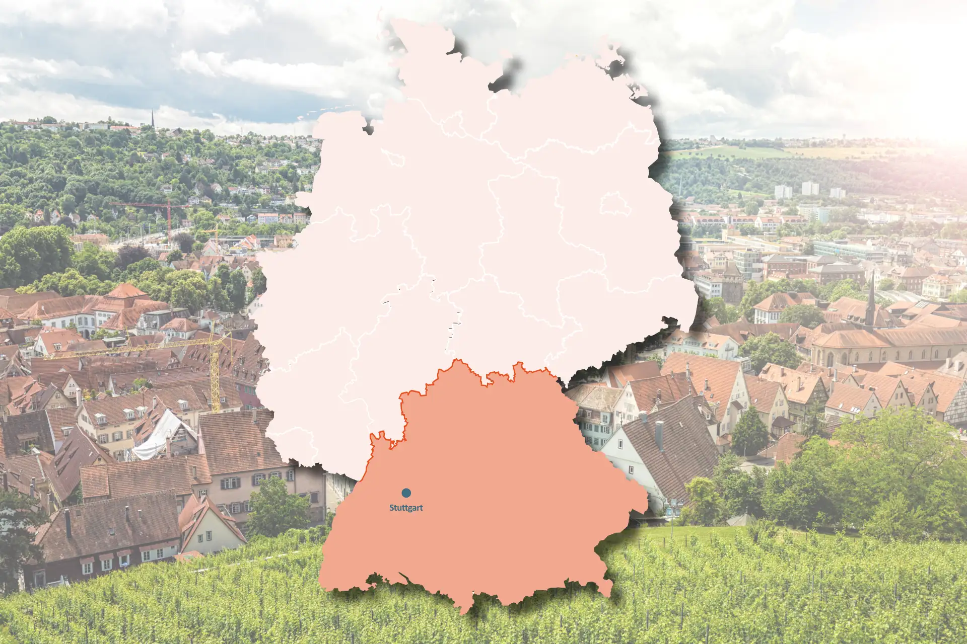 Deutsche Städte im Süden Karte: Deutschlandkarte, in der der Süden markiert ist mit Stadtbild von Stuttgart im Hintergrund.