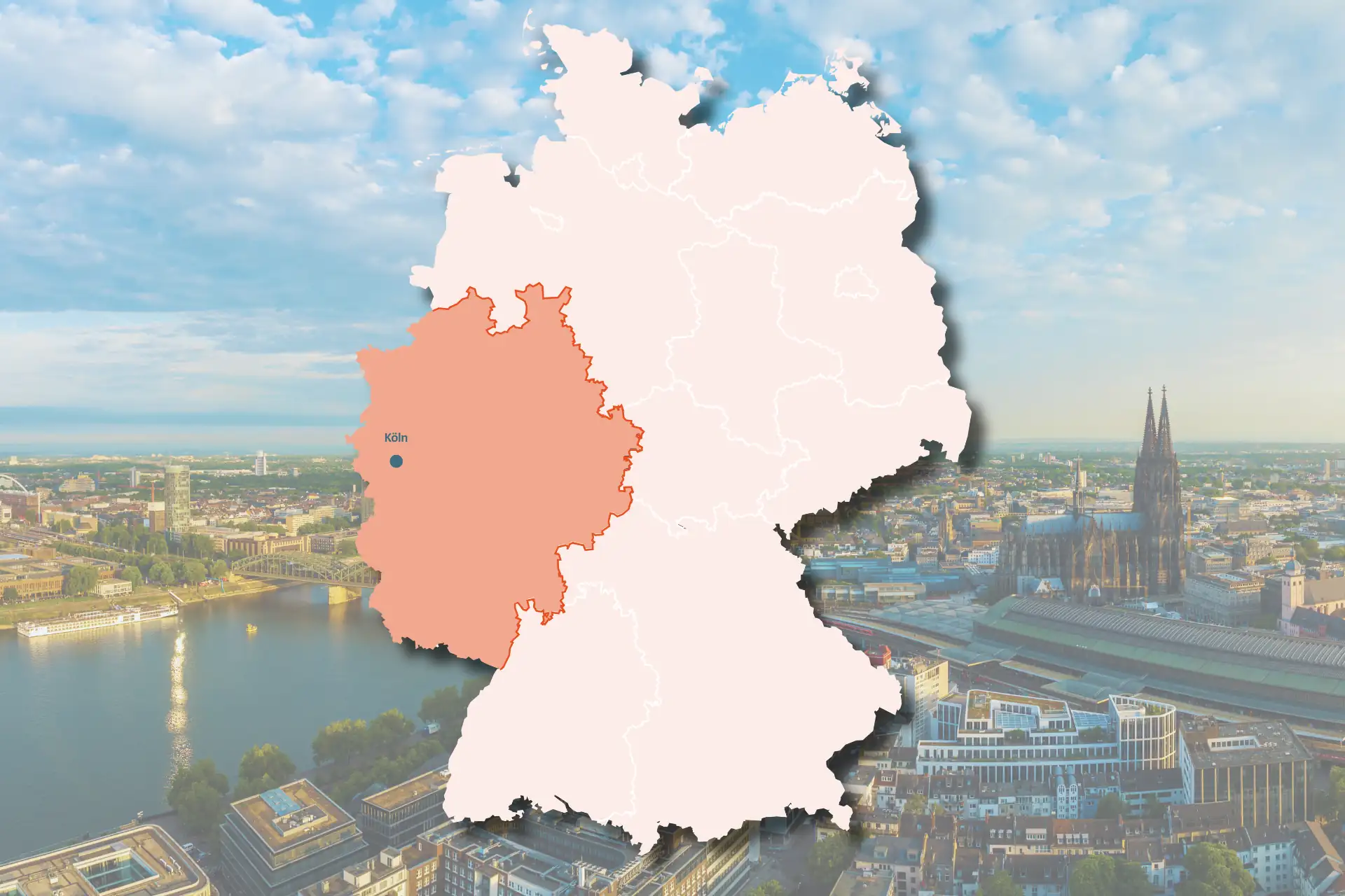 Deutsche Städte im Westen Karte: Deutschlandkarte, in der der Westen markiert ist mit Stadtbild von Köln im Hintergrund.