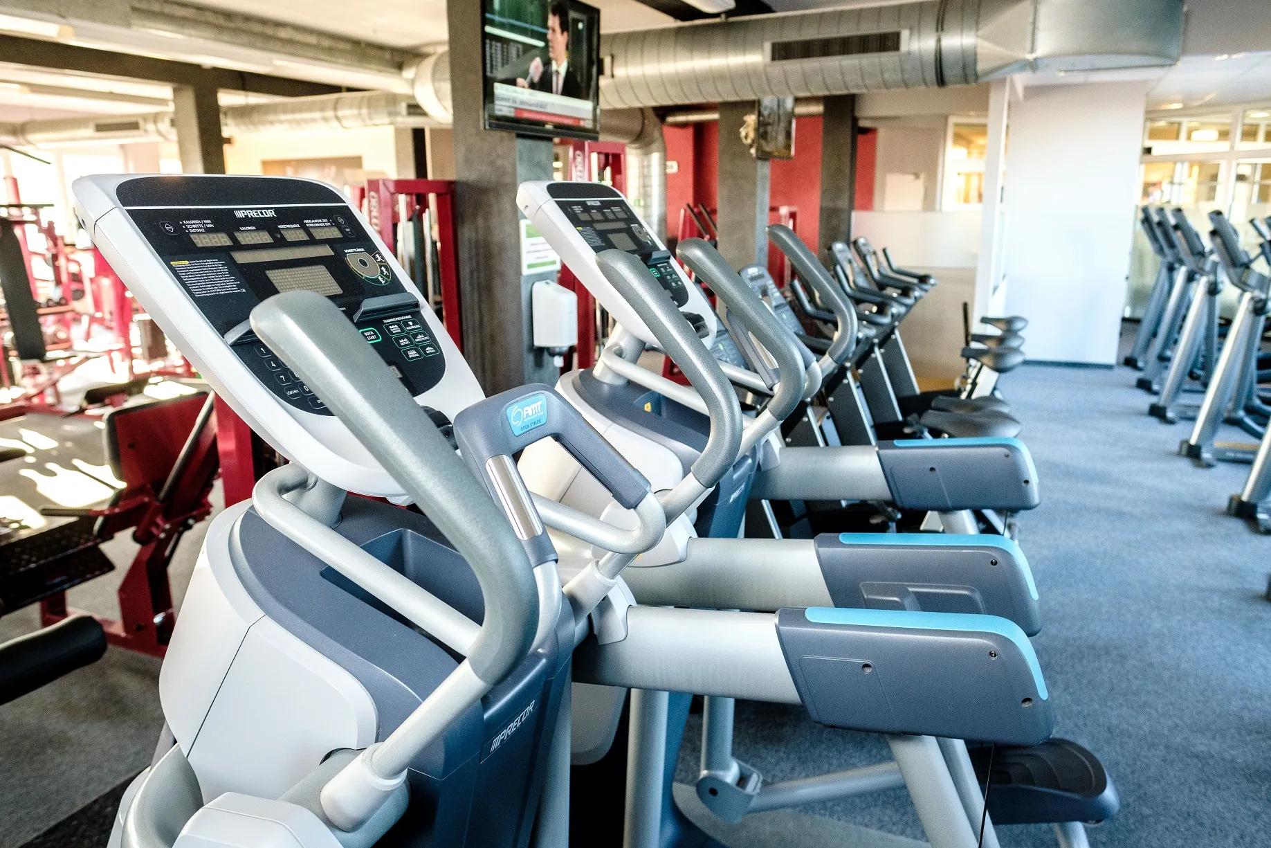 Stepper im Fitness-Studio in der Sportwelt Radeberg beim Kurzurlaub Sachsen