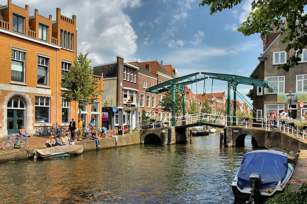 De Kerkbrug gusseiserne Zugbrücke in Leiden
