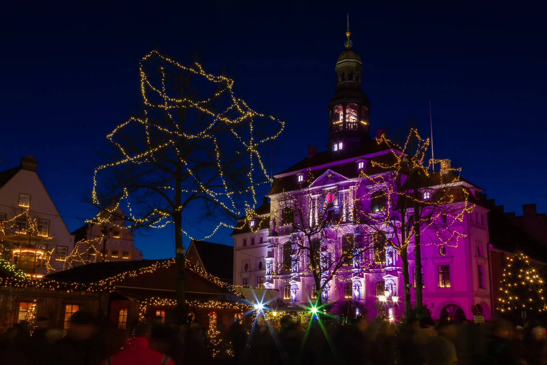 Weihnachtsbeleuchtung, Weihnachtsmarkt am Lüneburger Rathaus