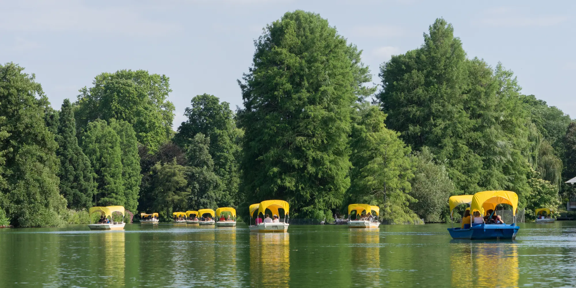 Bootsfahrt im Luisenpark Mannheim im Sommer