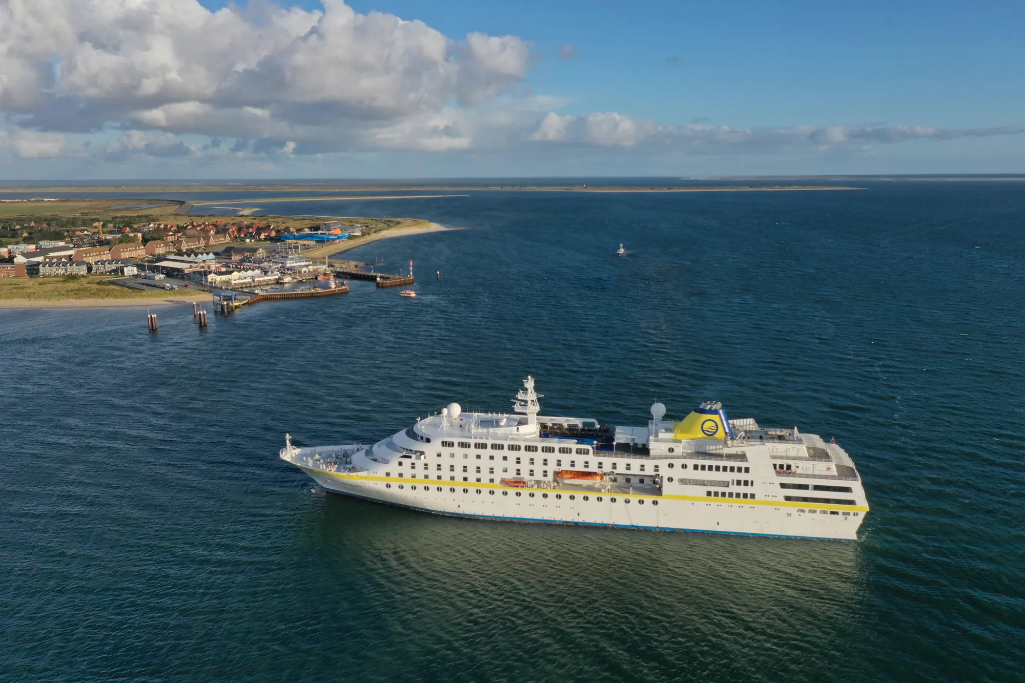 MS HAMBURG vor List / Sylt