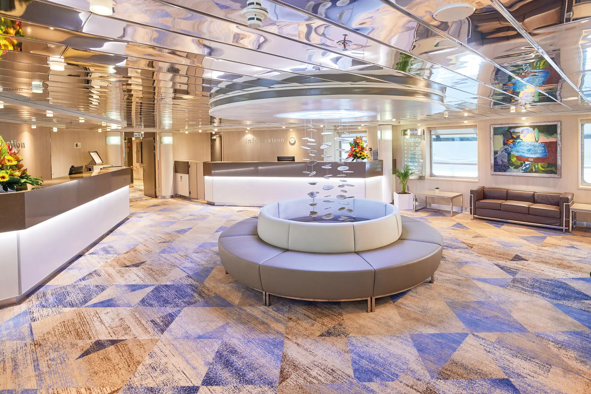 Lobby auf der MS Hamburg