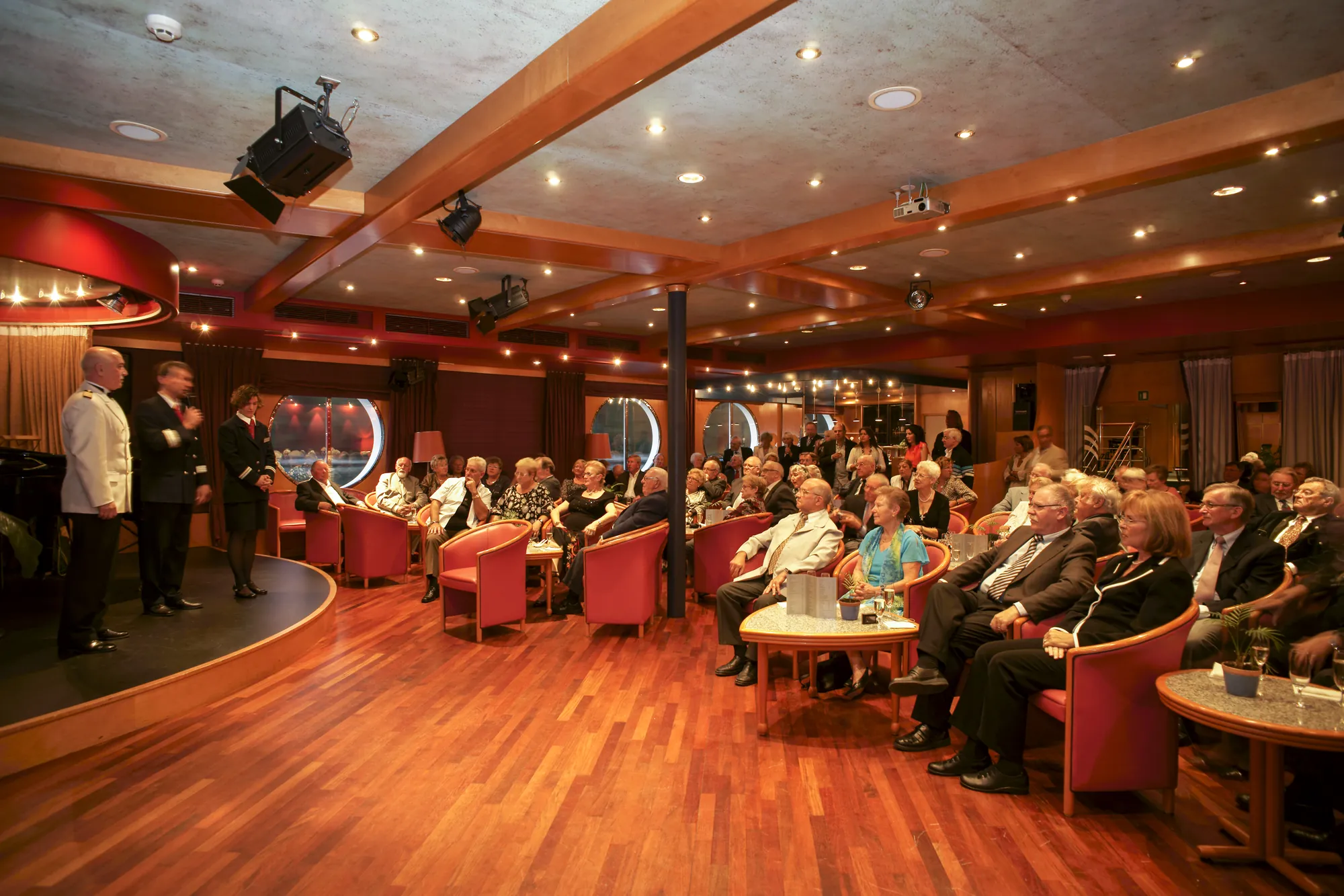 MS Primadonna, Gäste im Bordtheater Primo Teatro