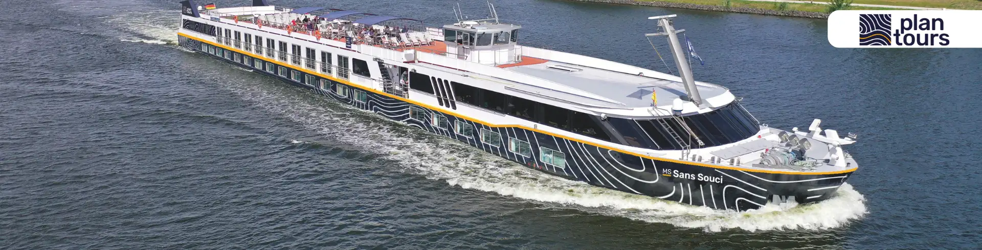 Banner MS Sans Souci: Schiff während der Fahrt