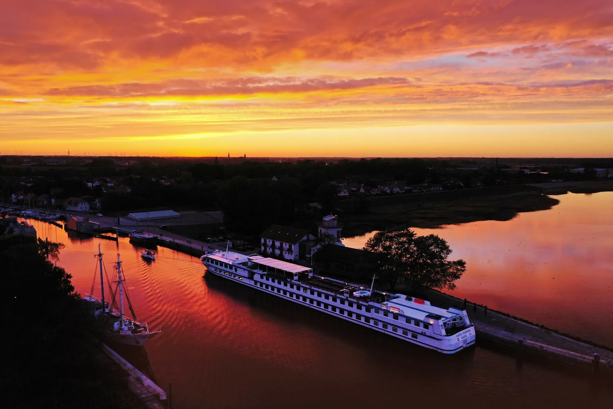 MS SWISS DIAMOND im Abendrot