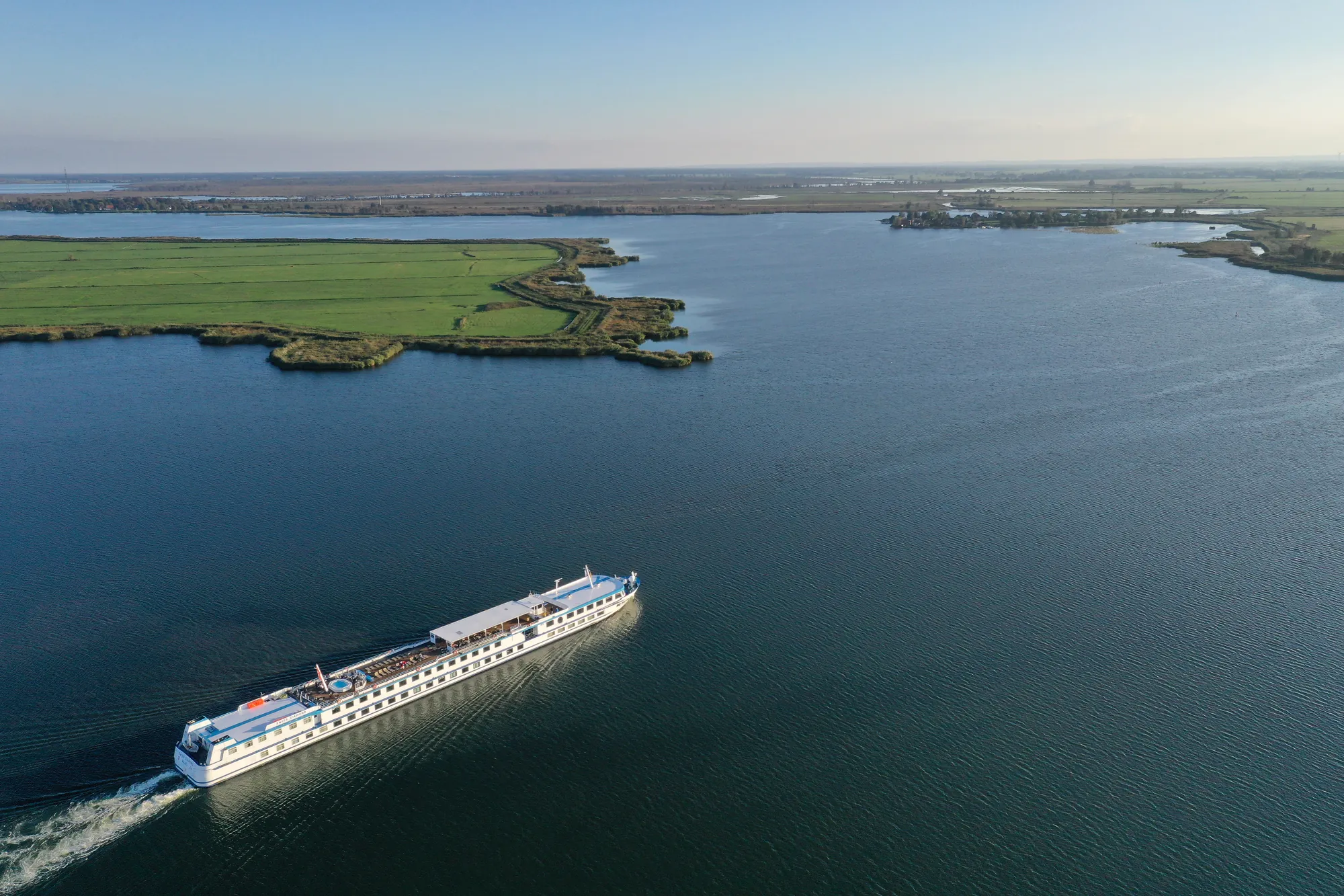 MS SWISS DIAMOND, Außenansicht auf der Ostsee