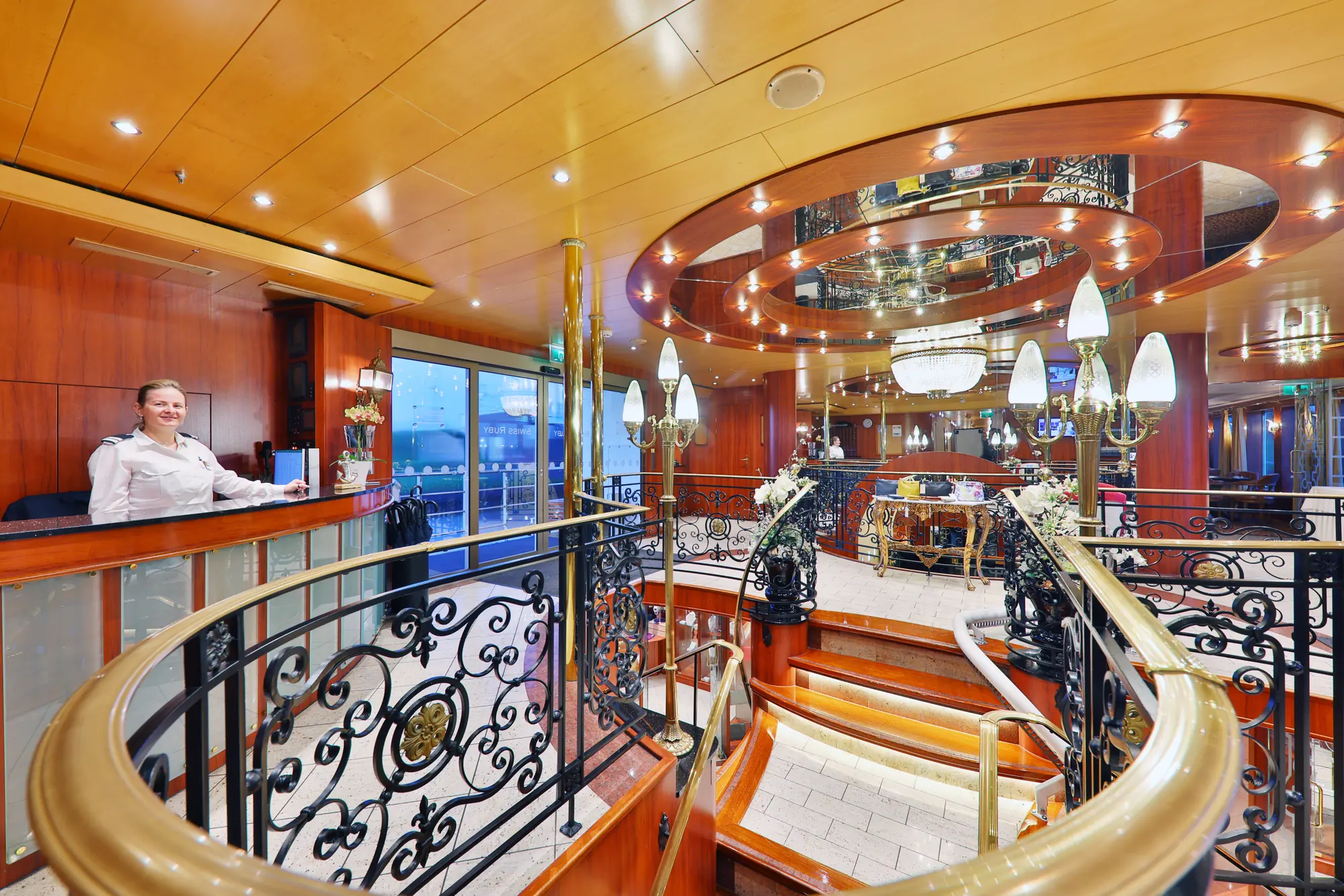 MS Swiss Ruby - Foyer