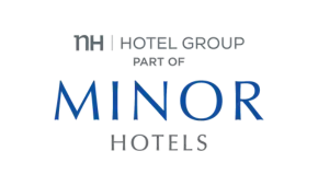 NH Hotel Group part of Minor Hotels Logo: Schriftzug in Grau und Blau auf transparentem Grund.