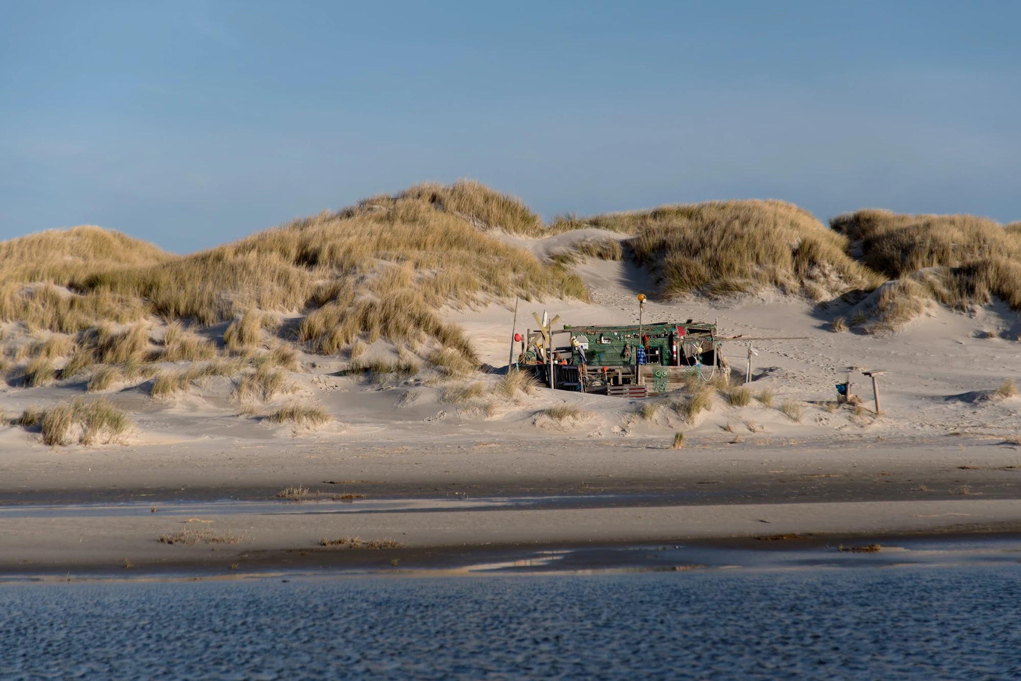 Strandhütte aus Treibgut auf der Insel Amrum