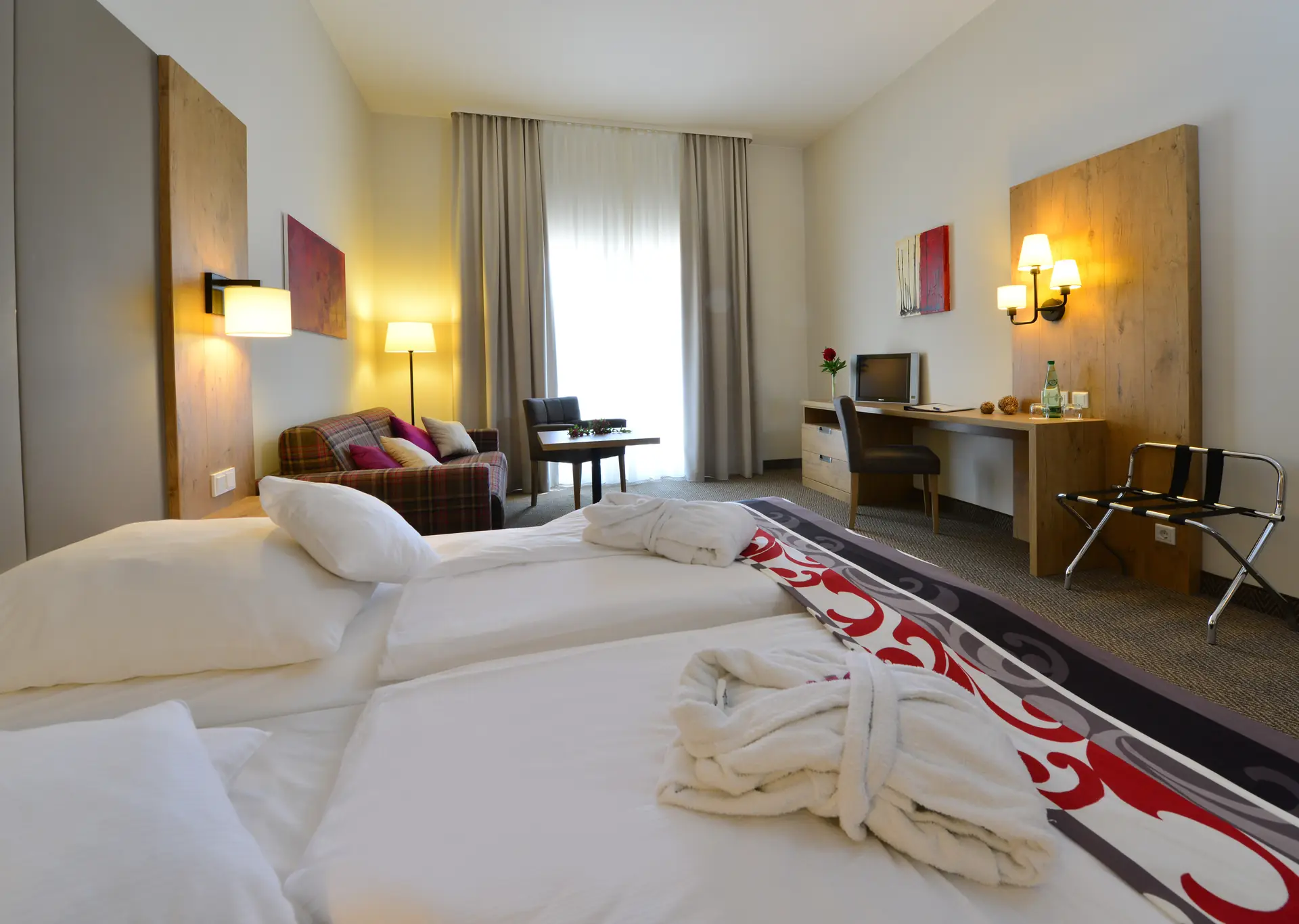 Nahaufnahme vom Bett im Doppelzimmer (Beispiel) des Santé Royale Hotel- & Gesundheitsresort Warmbad Wolkenstein