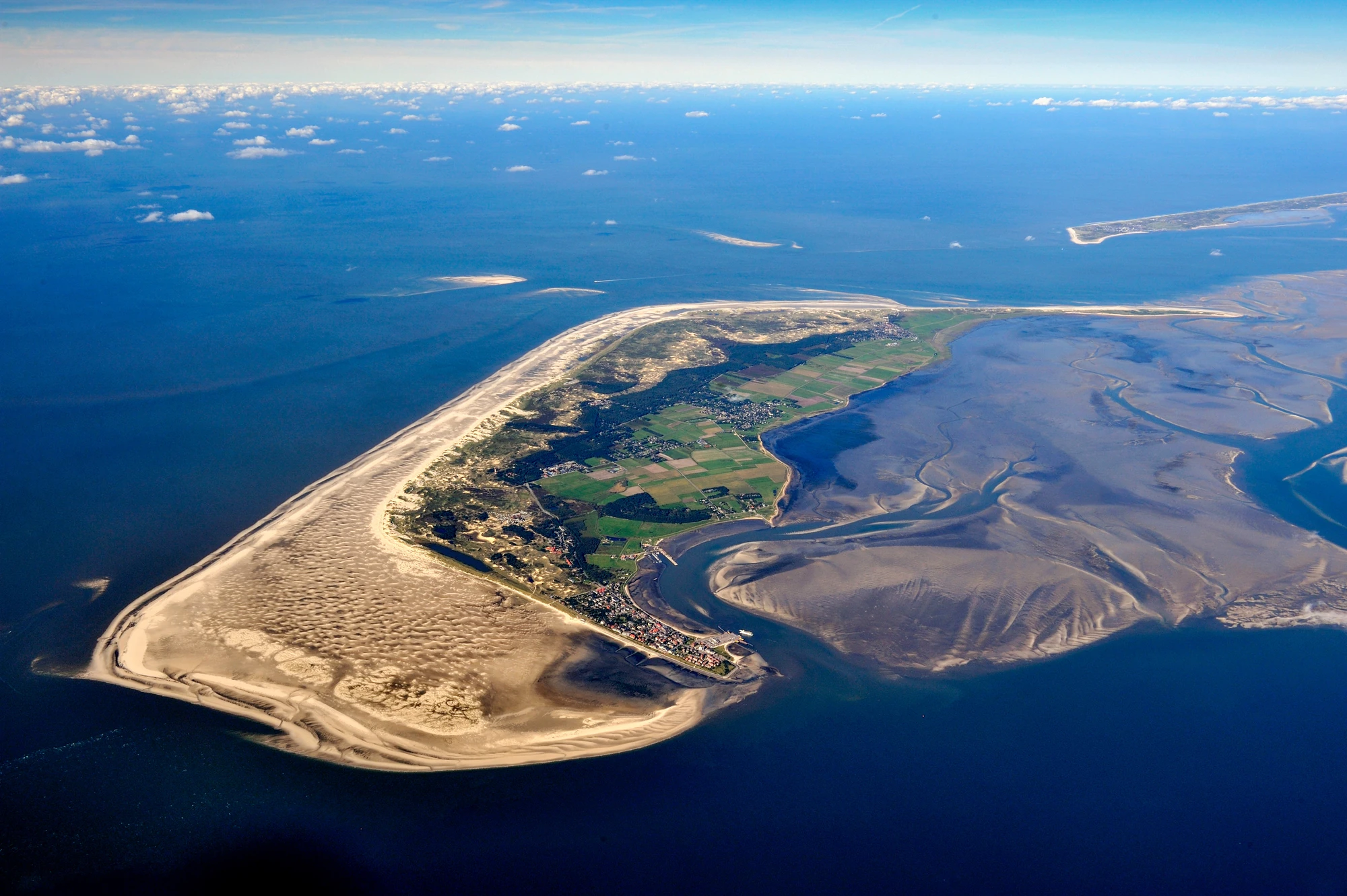 Schönste Strände Nordsee: Kniepsand und die Insel Amrum von oben