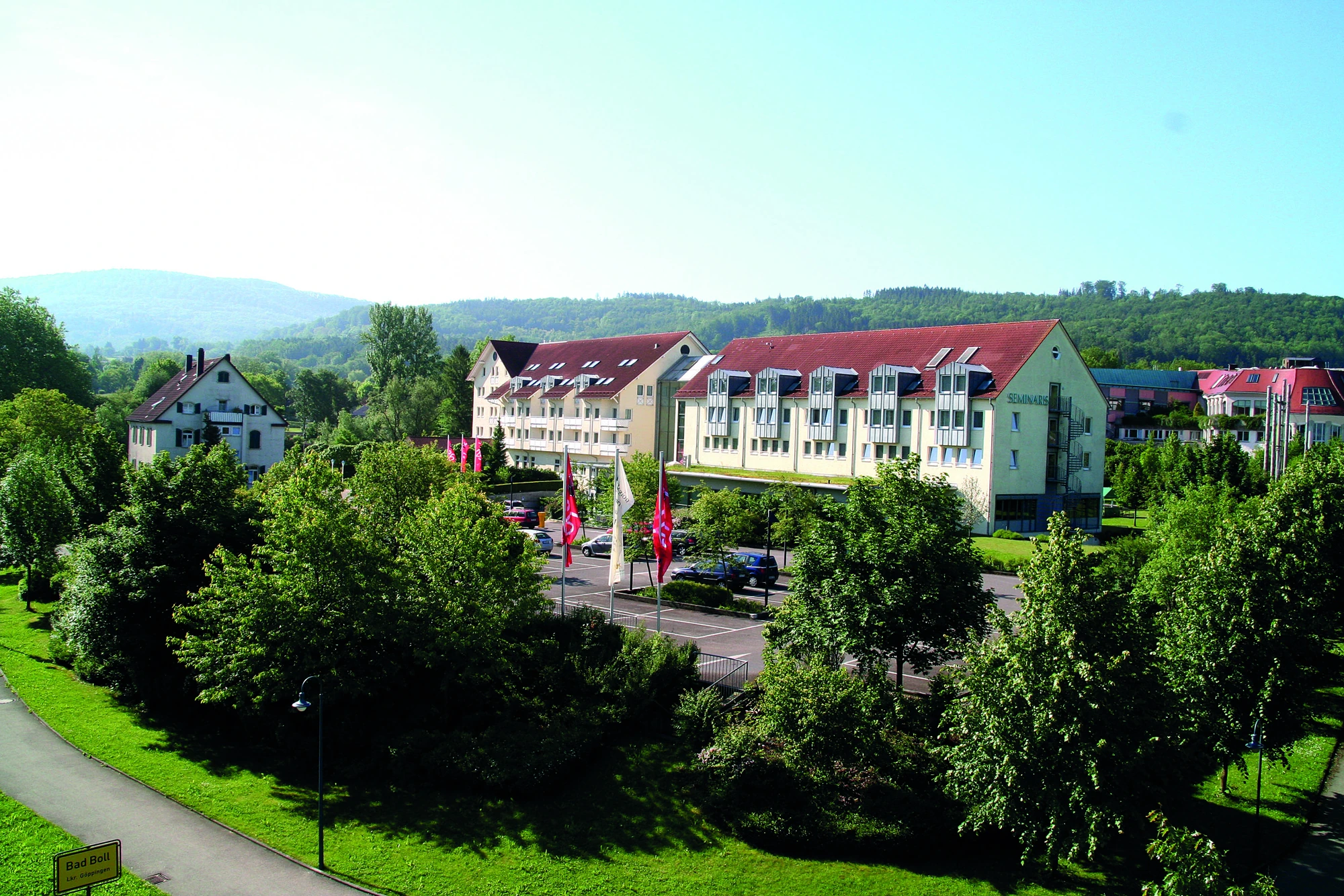 Seminaris Hotel Bad Boll Schöne Lage in hügeliger Landschaft