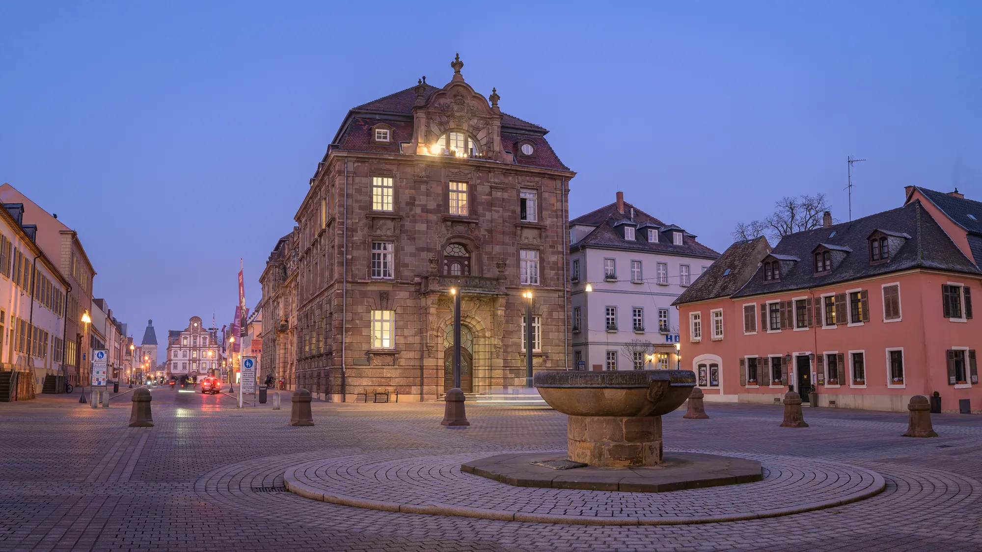 Altes Rathaus in Speyer am Abend