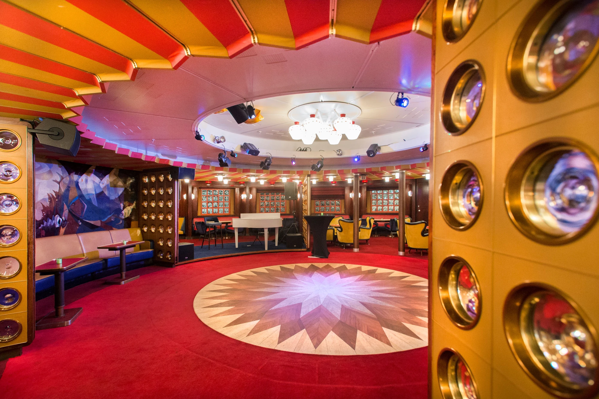 SS Rotterdam - Ambassador Lounge Casino