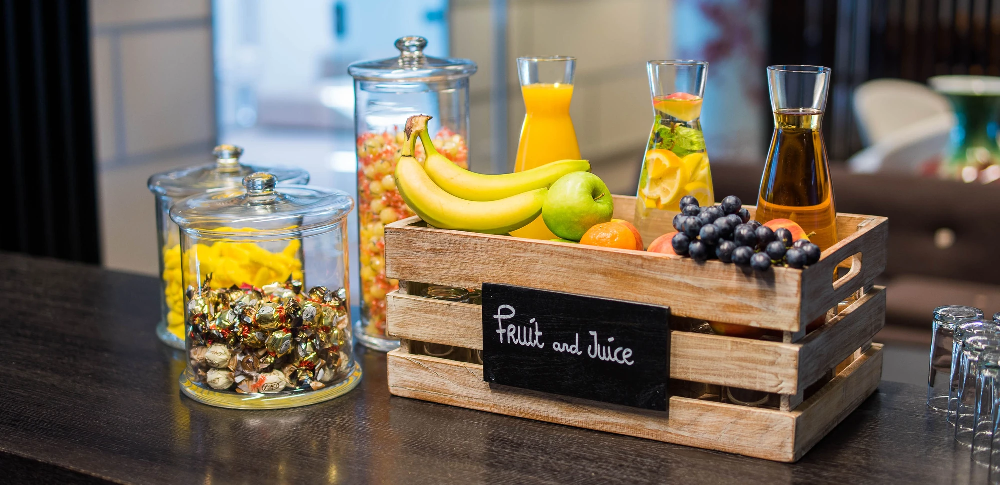 SS Rotterdam - Frühstücksbuffet, Korb mit Obst