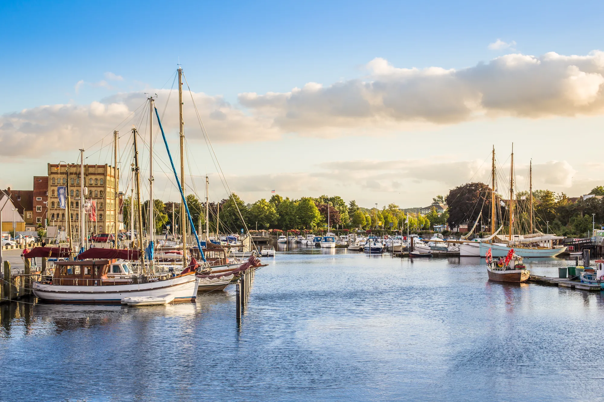 Städte an der Ostsee: Eckernförde, Schiffe im Hafen