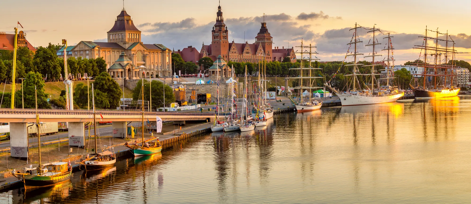 Hafen von Stettin im Licht der untergehenden Sonne