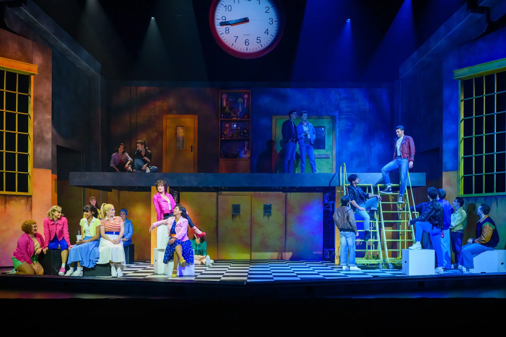 Die Pink Ladies und die Burger Palace Boys in der Rydell High School