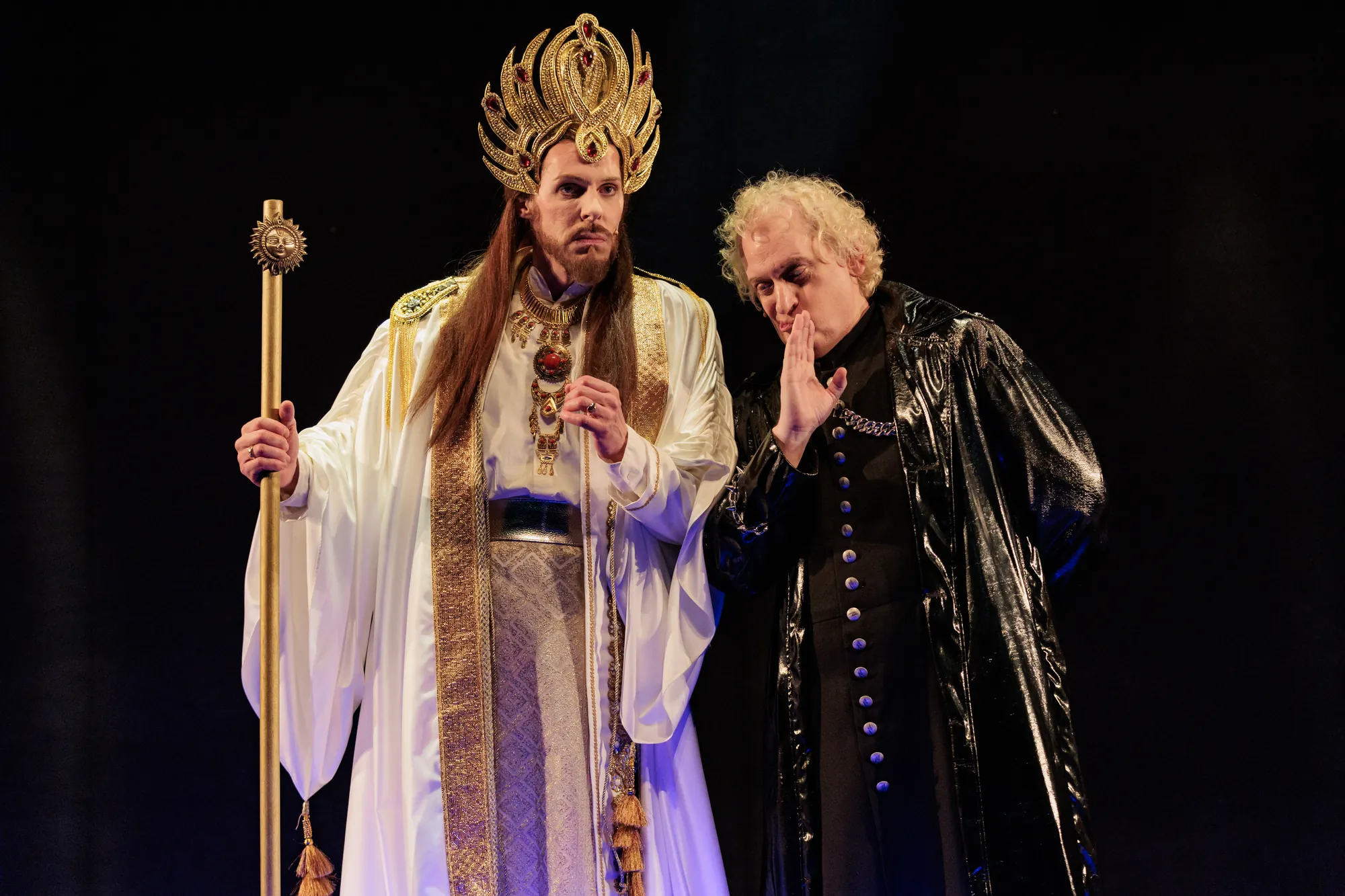 Der Herrscher Sarastro und sein Oberaufseher Monostatos