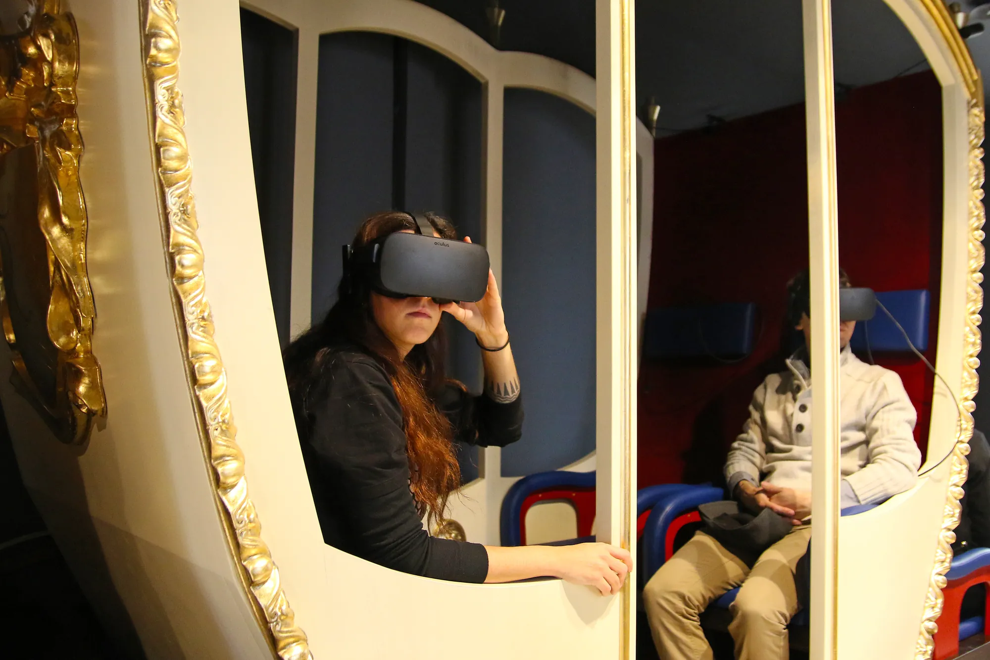 TimeRide Dresden: Besucher*innen in Kutsche (VR Fahrt)