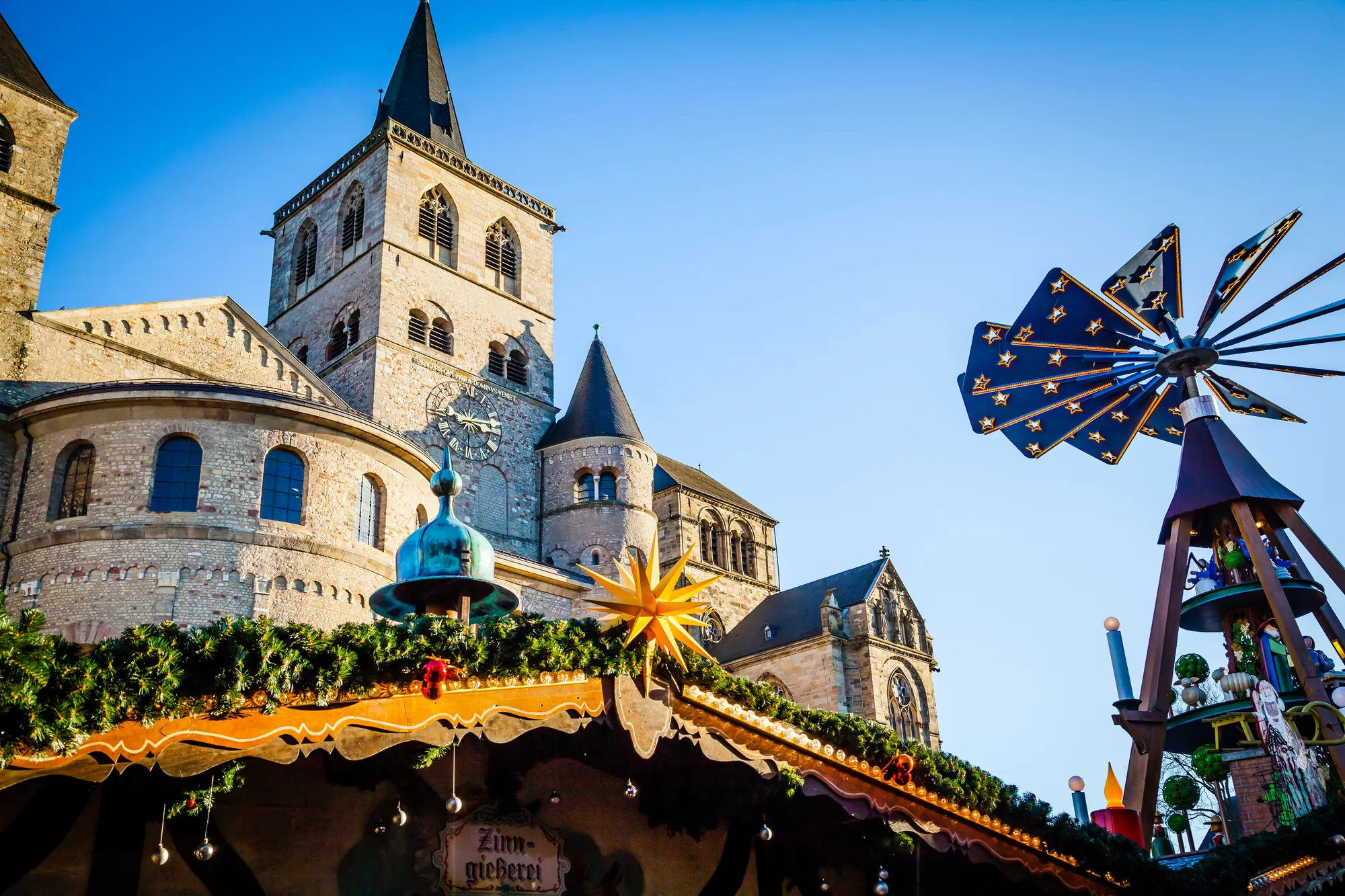 Trierer Weihnachtsmarkt vorm Dom