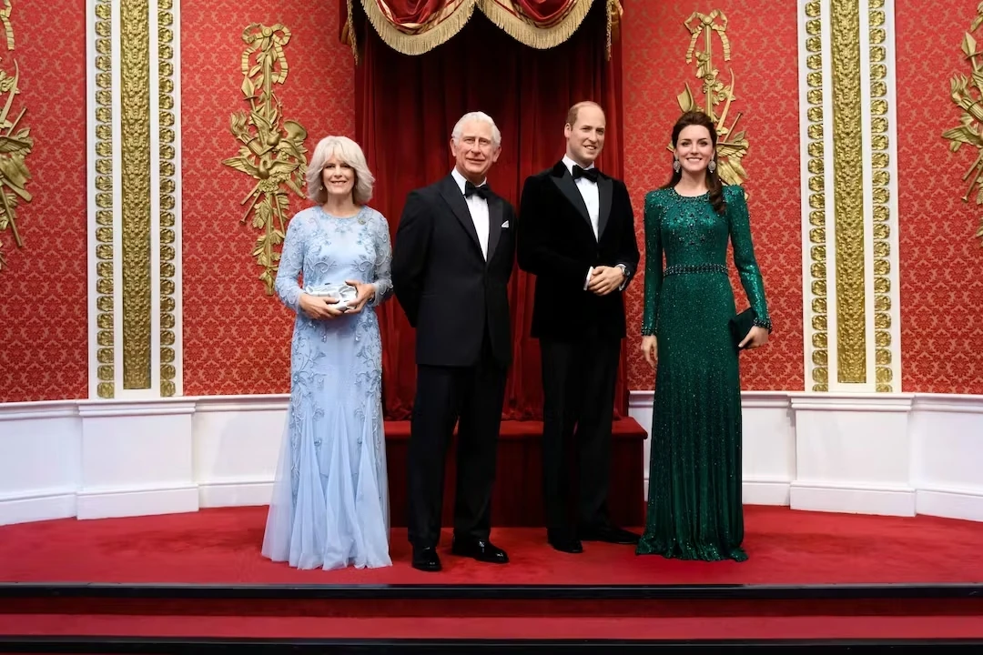 Wachsfigurenkabinett Madame Tussauds London - Die Figuren von King Charles III und Prince William sowie Queen Camilla und Catherine, Prinzessin von Wales