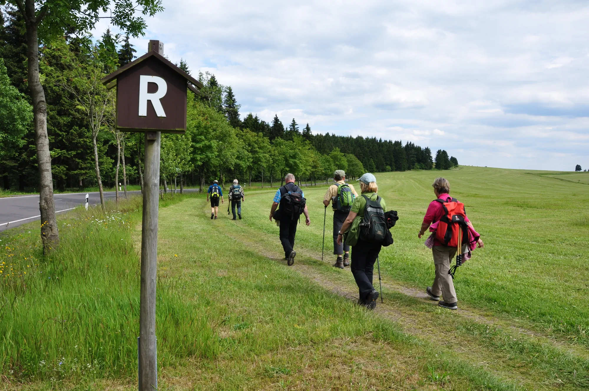 Wanderer auf dem Rennsteig im Thüringer Wald