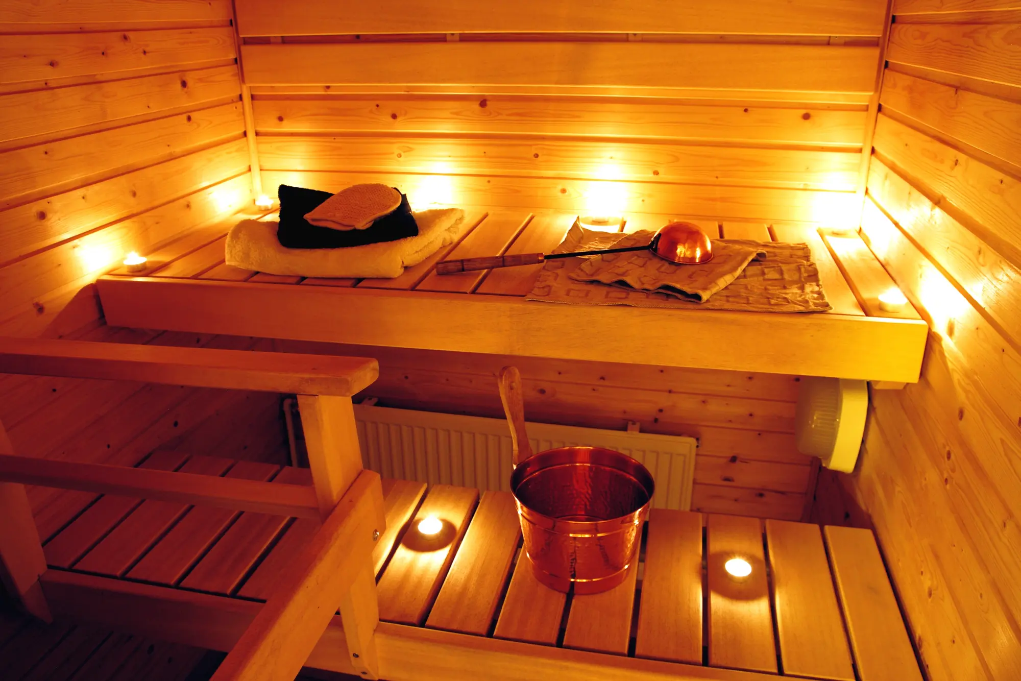 Beleuchtete Sauna im Wellness Hotel
