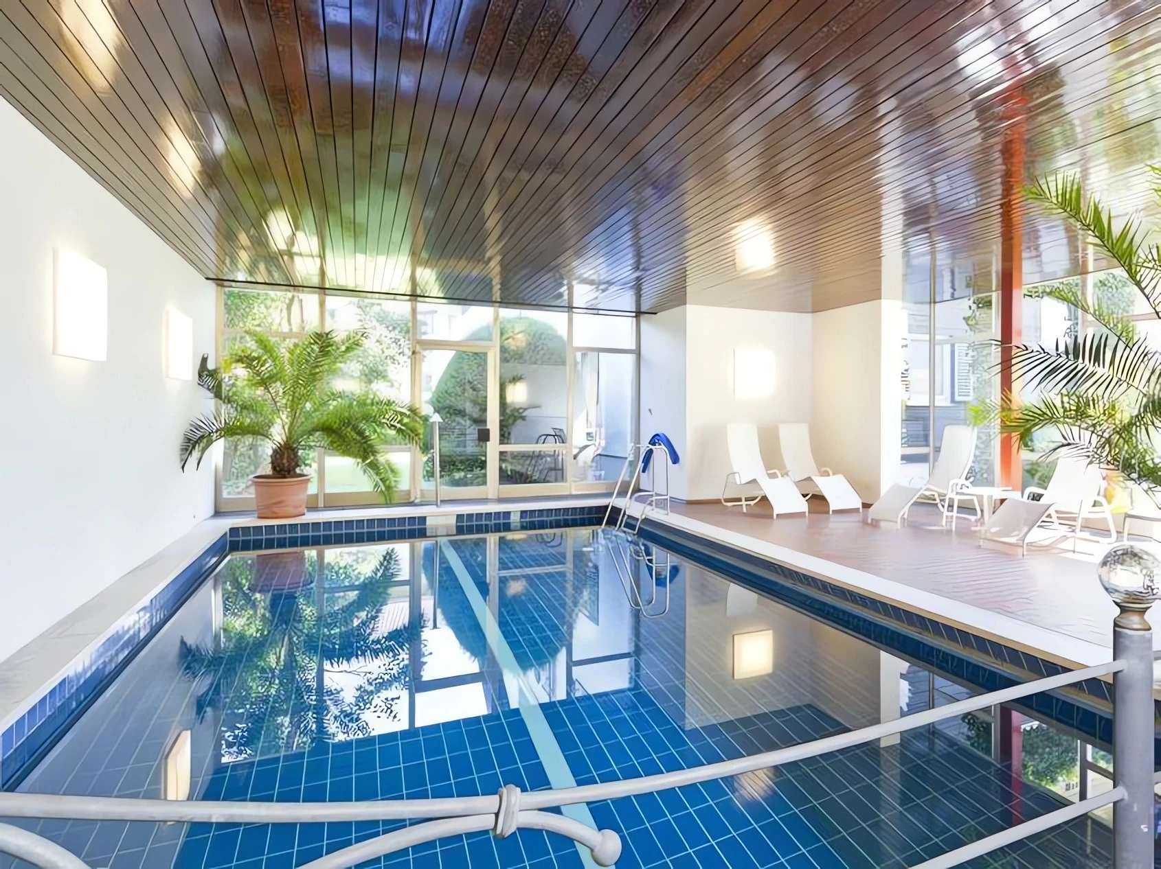 Pool im Wittelsbacher Hof Swiss Quality Hotel