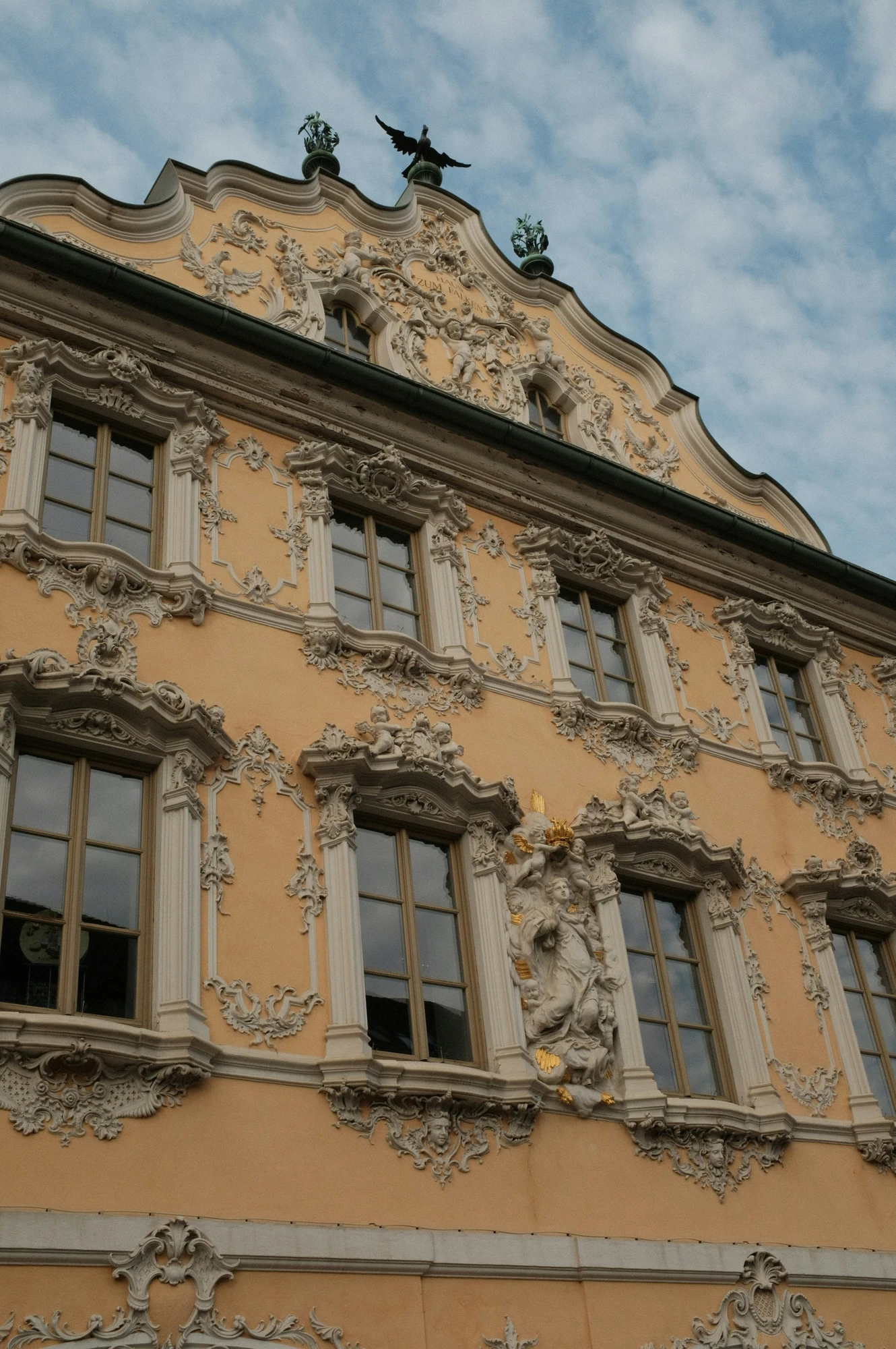 Verzierte Hausfassade in Würzburg